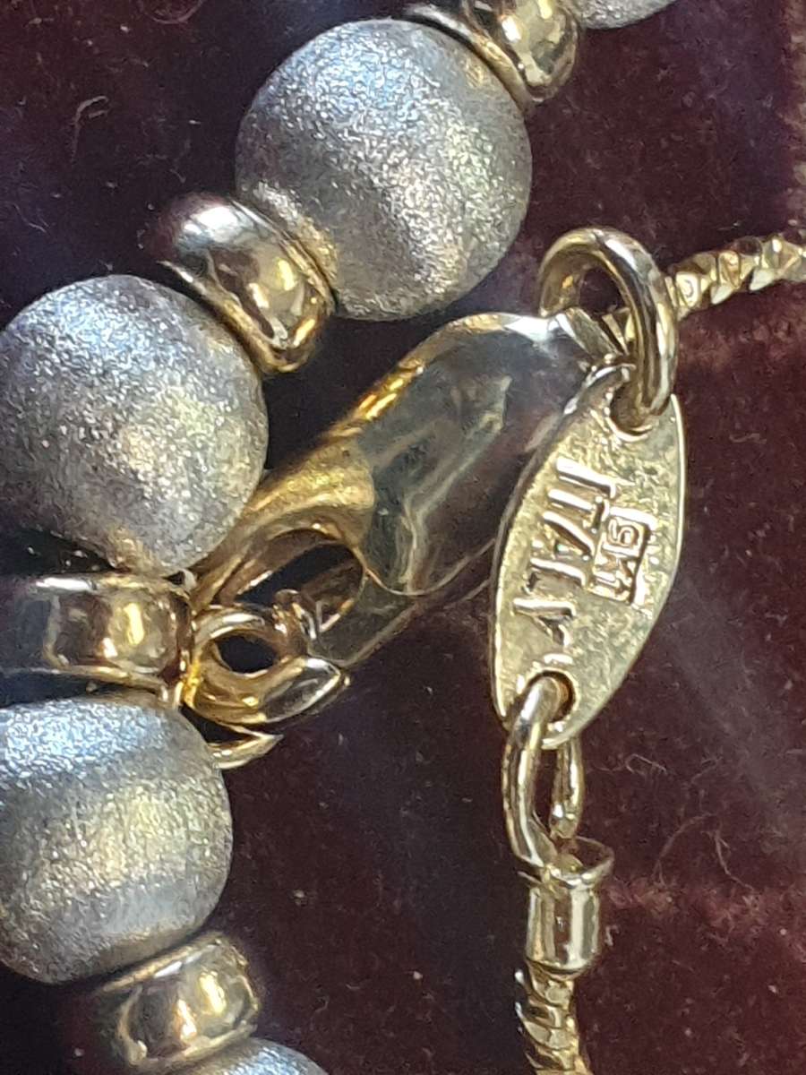 Stunning 9ct gold chain with 9ct white & Yellow gold balls