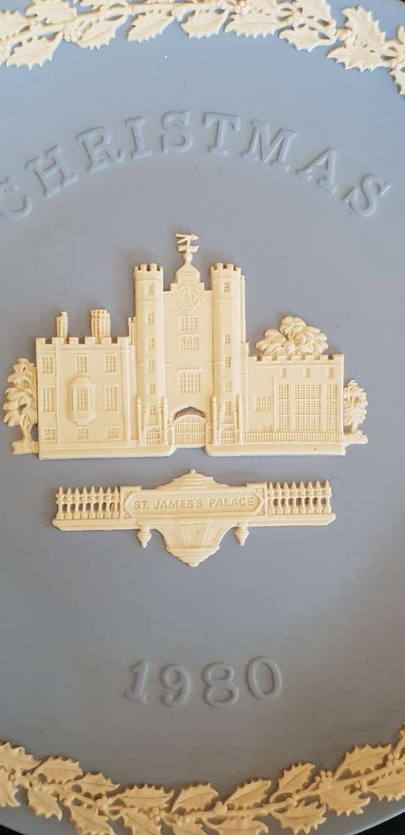 Wedgwood Blue and White Christmas Plate - St. James`s Palace 1980