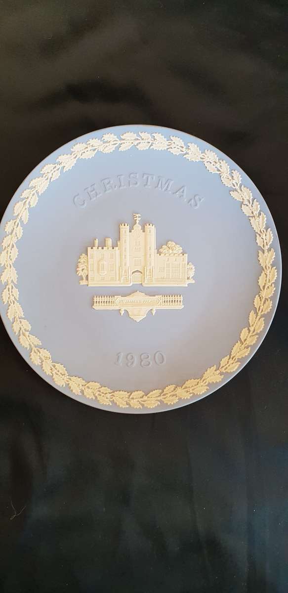 Wedgwood Blue and White Christmas Plate - St. James`s Palace 1980