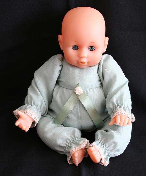 VINTAGE BELLA SITTING DOLL -- 35 CM -- VERY GOOD CONDITION