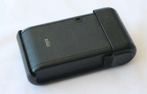 BRAUN BATTERY SHAVER FROM THE 1980's -- good working condition