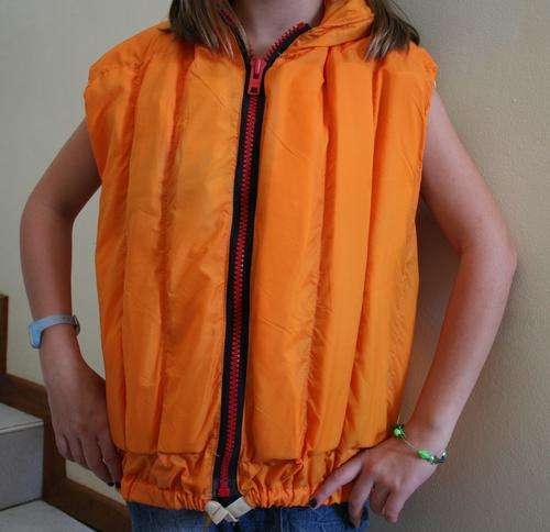 SAVE A LIFE, LIFEJACKET -- FOR KIDS 10 - 14 YEARS -- GOOD CONDITION