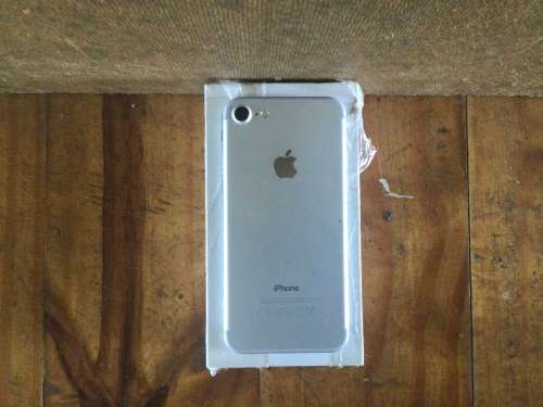iPhone 7 32gb Silver *Read Description*