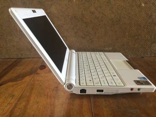 8.9` ASUS Eee 900ha Notebook Intel Atom 1.6GHz 1GB RAM 160GB