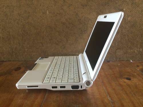 8.9` ASUS Eee 900ha Notebook Intel Atom 1.6GHz 1GB RAM 160GB
