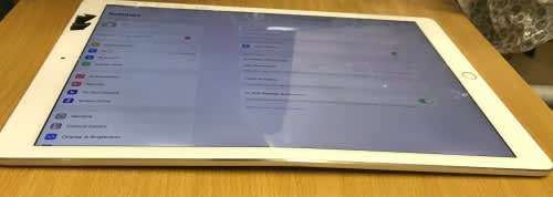 Apple iPad Pro 12.9 inch - 2nd Gen  Wifi + Cellular - Cracked Screen 