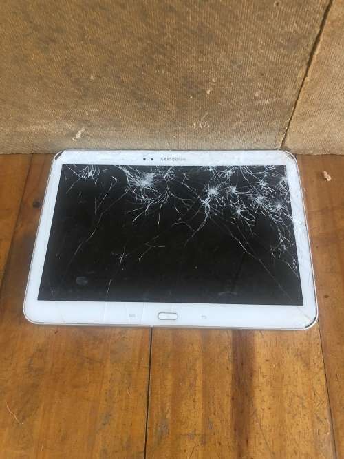 Samsung Galaxy Tab 3 10.1 P5220 - Cracked Screen