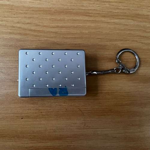 Vivitar MINI Digital Camera With Micro Light Keychain Set and free pouch