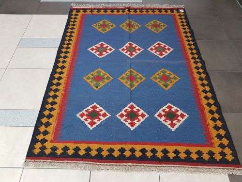 STUNNING REVERSIBLE HANDMADE SHIRAZ KILIM 197 X 149 cm