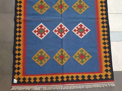 STUNNING REVERSIBLE HANDMADE SHIRAZ KILIM 197 X 149 cm