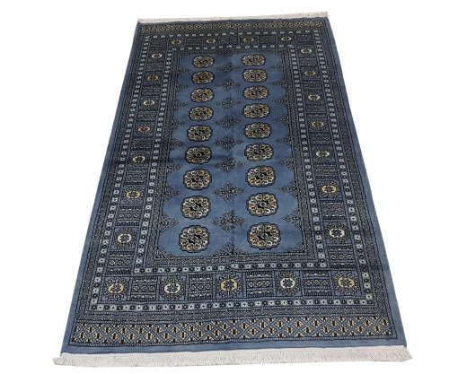 BEAUTIFUL BUKHARA CARPET 185 X 124cm