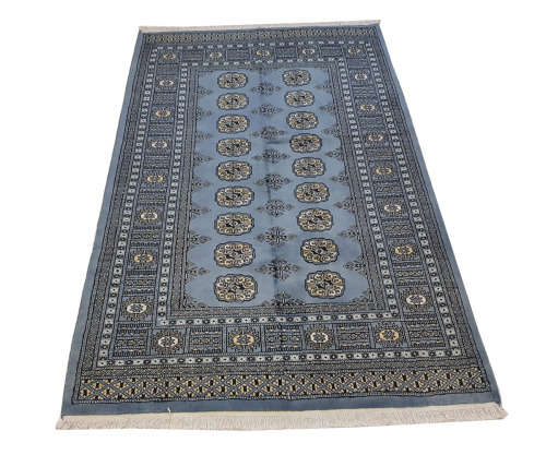 BEAUTIFUL BUKHARA CARPET 185 X 124cm