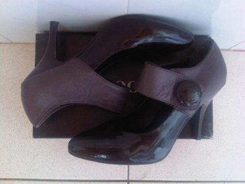 Maroon/brownish patent leather court shoes, RAGE, size 4