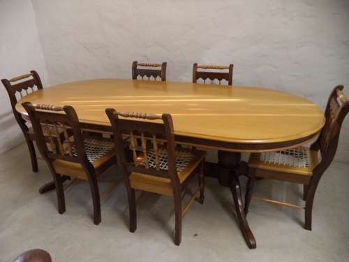BEAUTIFUL SOLID YELLOW WOOD AND IMBUIA DINNING ROOM TABLE AND CHAIRS