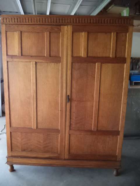 BEAUTIUL OAK WARDROPE / CUPBOARD
