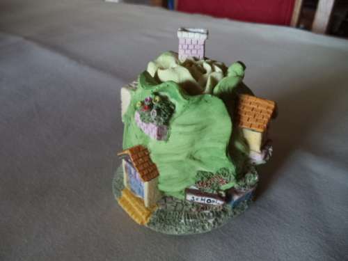 Little cabbage house with Pigs - Very cute