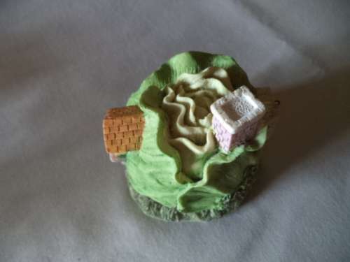 Little cabbage house with Pigs - Very cute