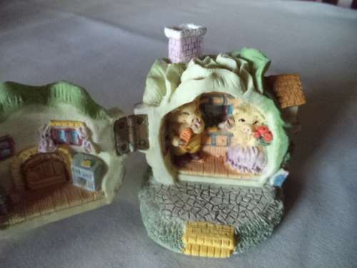 Little cabbage house with Pigs - Very cute