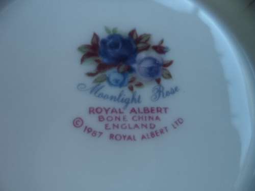 4 x saucers - Royal Albert - Moonlight Rose