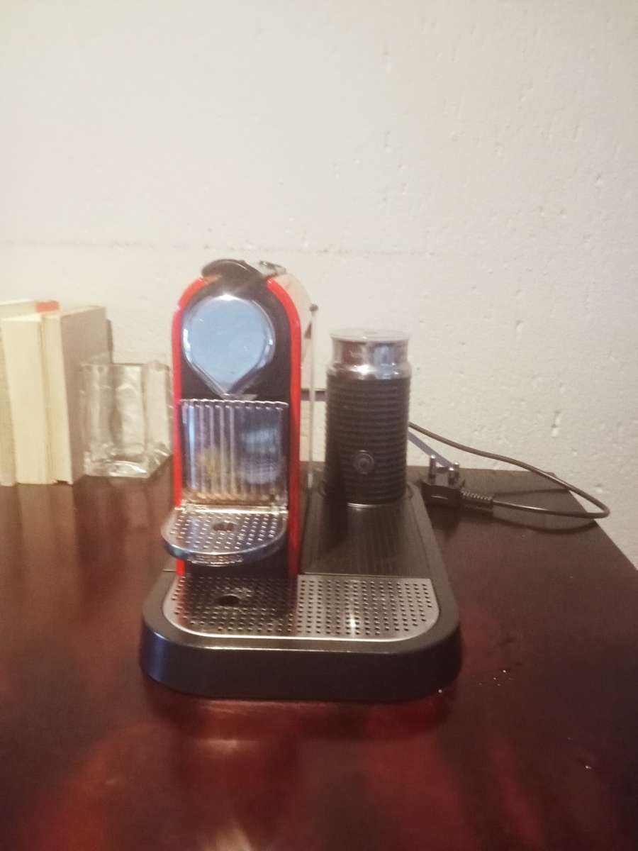 Nespresso Citiz C120 Espresso Maker with Aeroccino Milk Frother - Red Used in perfect working condit