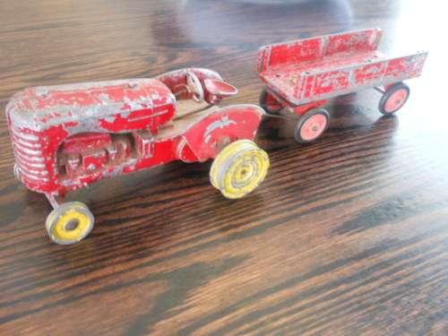 TRACTOR ---LIKE DINKY ,CORGI,PMI