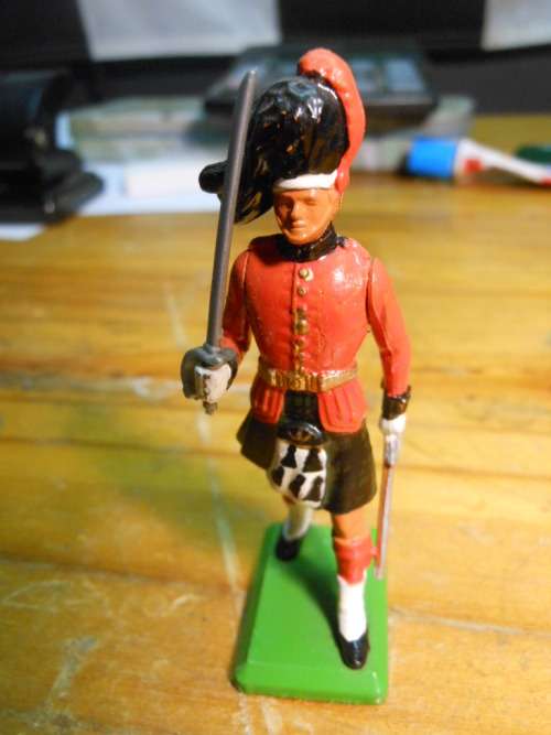 BRITAINS --TOY SOLDIER 2
