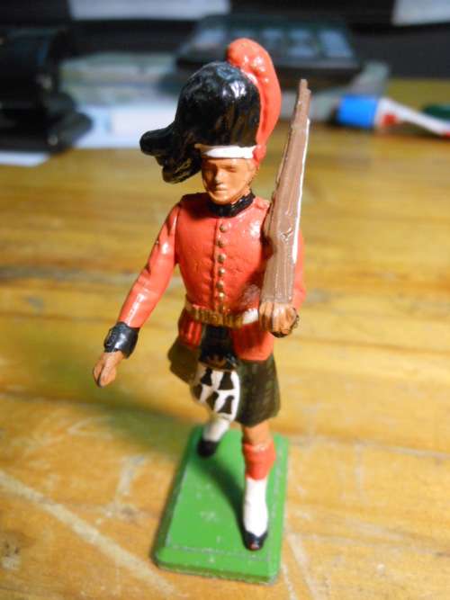 BRITAINS --TOY SOLDIER 3