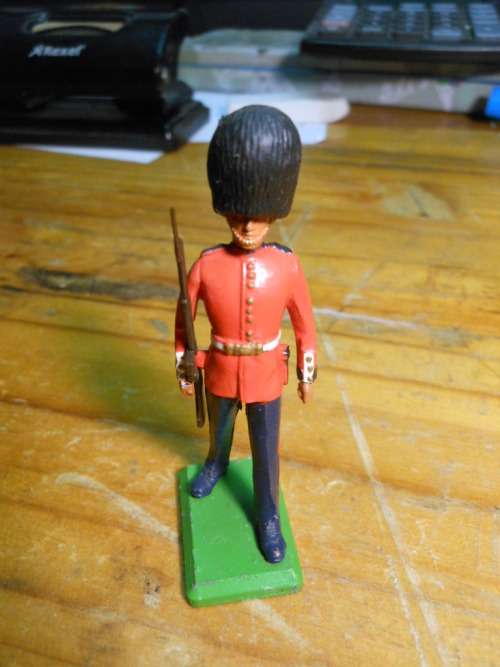 BRITAINS --TOY SOLDIER 4