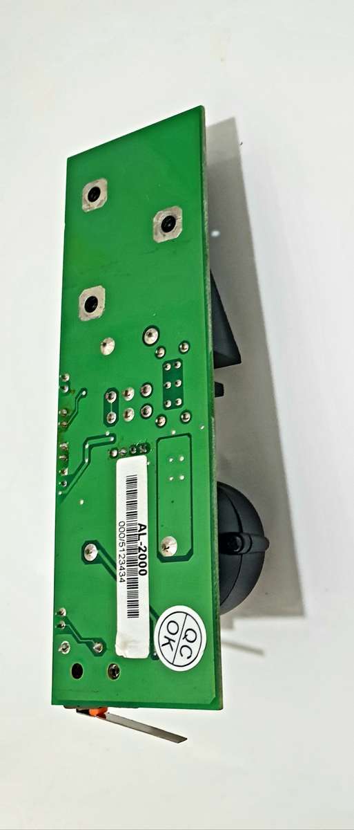 Battery-Operated Micro PC Gadgets board With Speaker & Control Knob. (Bid Per Piece-To Take Both)