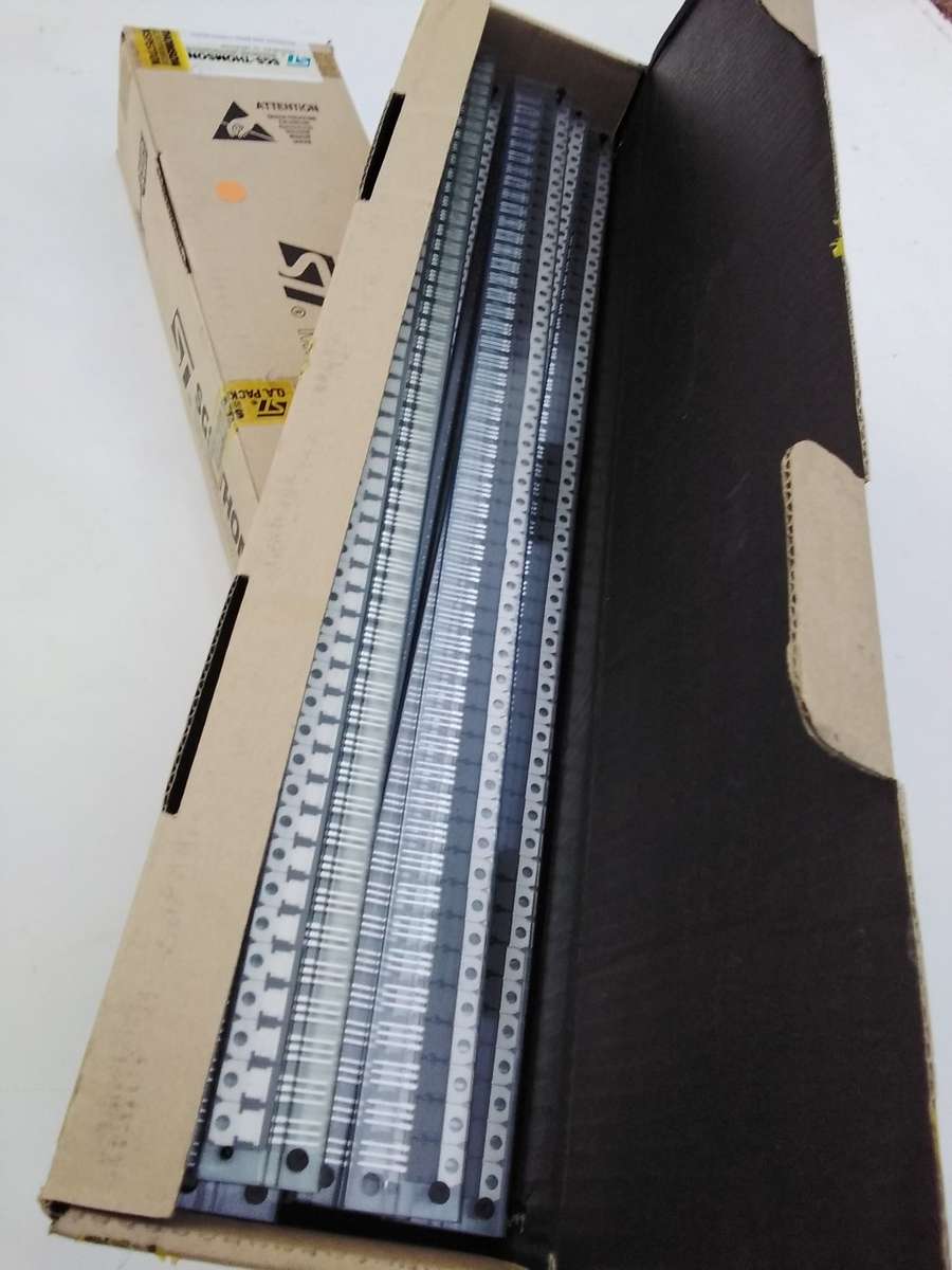 Linear Voltage Regulator (L7815CV). BID PER PIECE - not the whole tube !!!