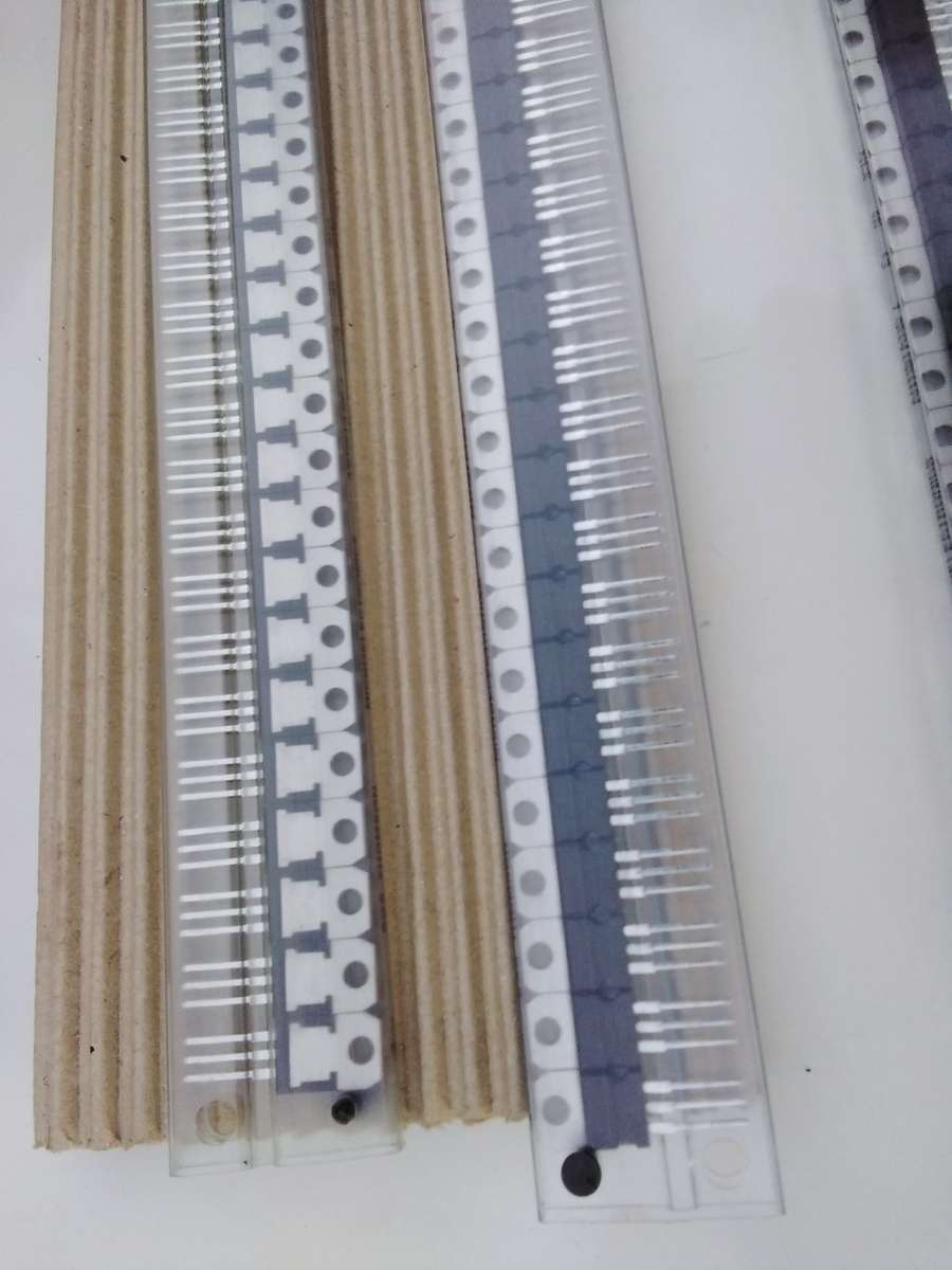 Linear Voltage Regulator (L7815CV). BID PER PIECE - not the whole tube !!!