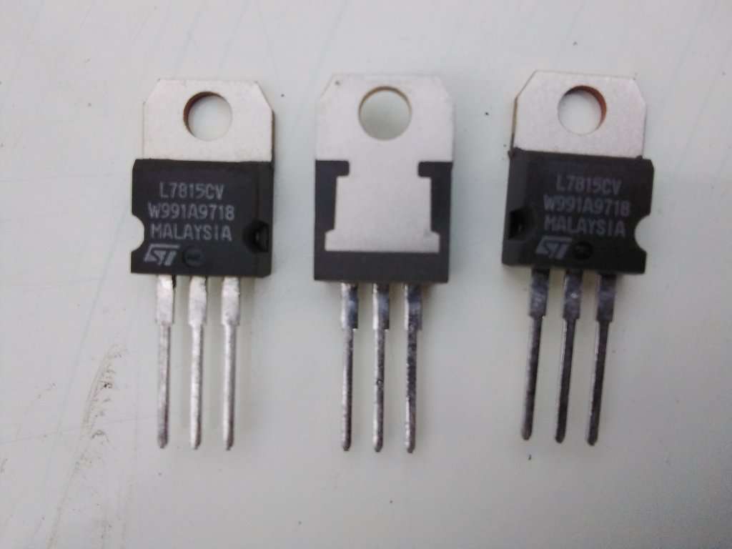 Linear Voltage Regulator (L7815CV). BID PER PIECE - not the whole tube !!!