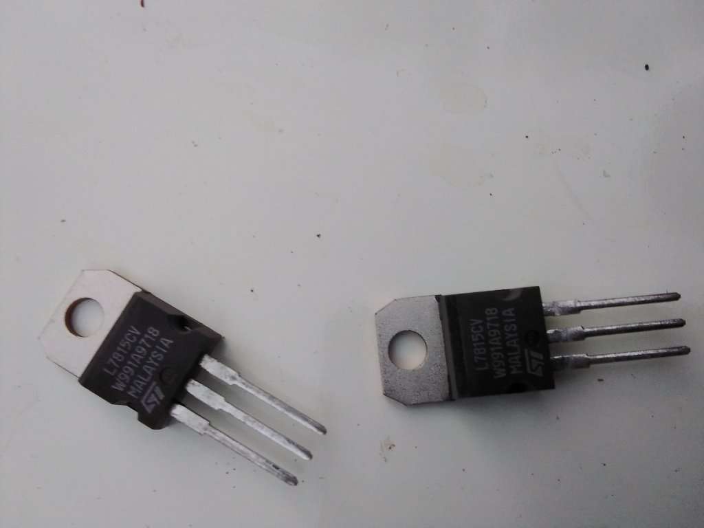 Linear Voltage Regulator (L7815CV). BID PER PIECE - not the whole tube !!!