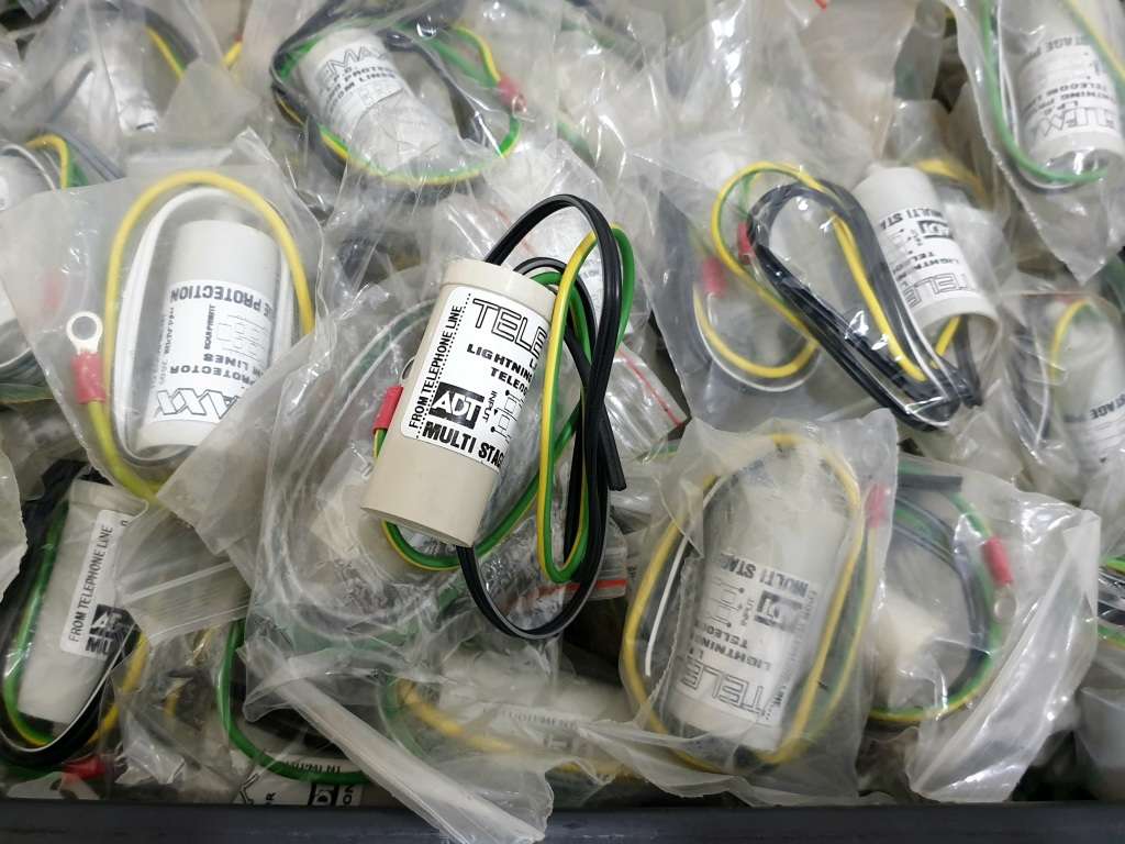 Telecoms Lightning Protector/Capacitor (BID PER EACH PIECE)
