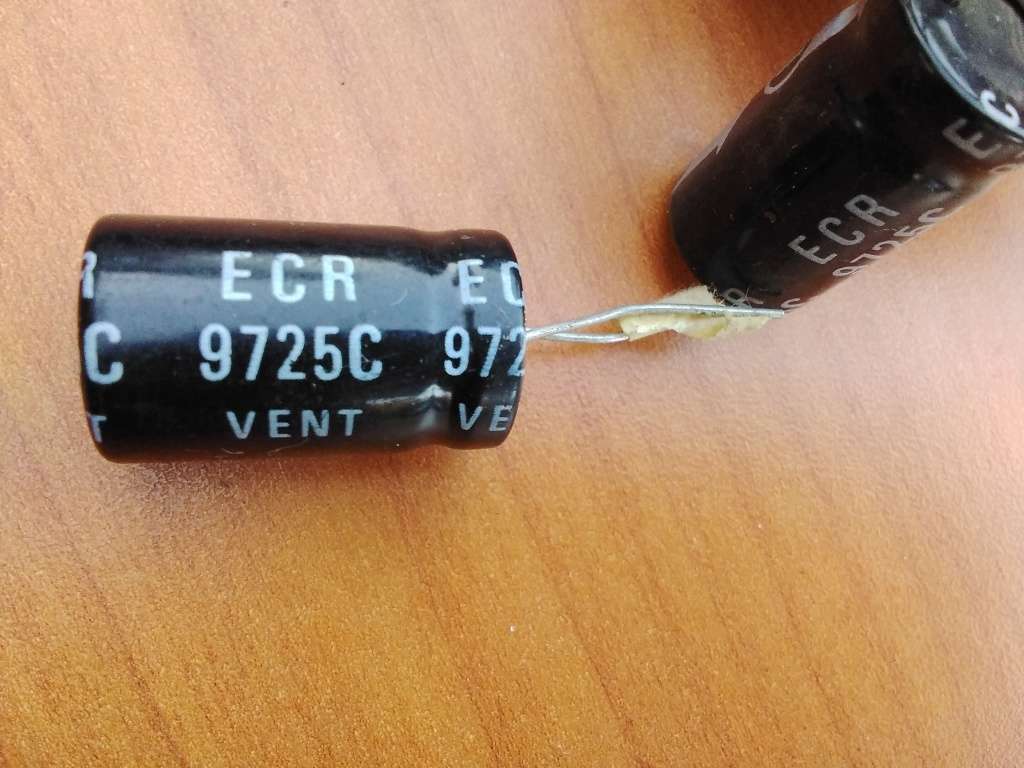 4700 uF 16 VDC Aluminium Radial Electrolytic Capacitors (BID PER CAPACITOR)!!!
