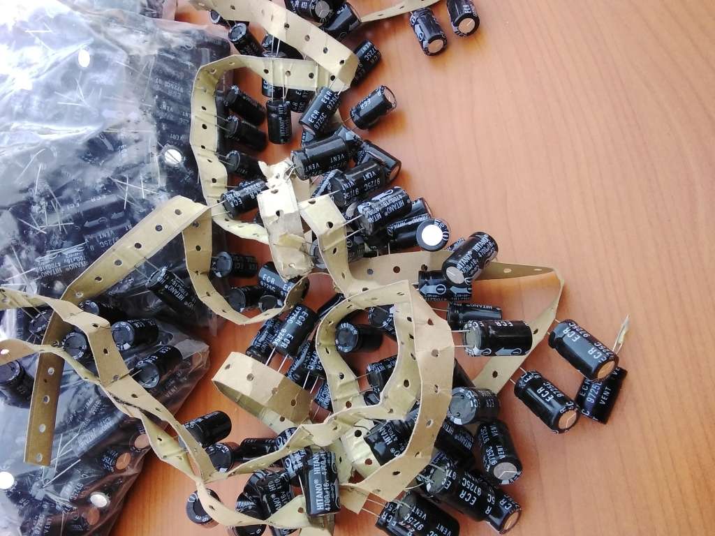 4700 uF 16 VDC Aluminium Radial Electrolytic Capacitors (BID PER CAPACITOR)!!!