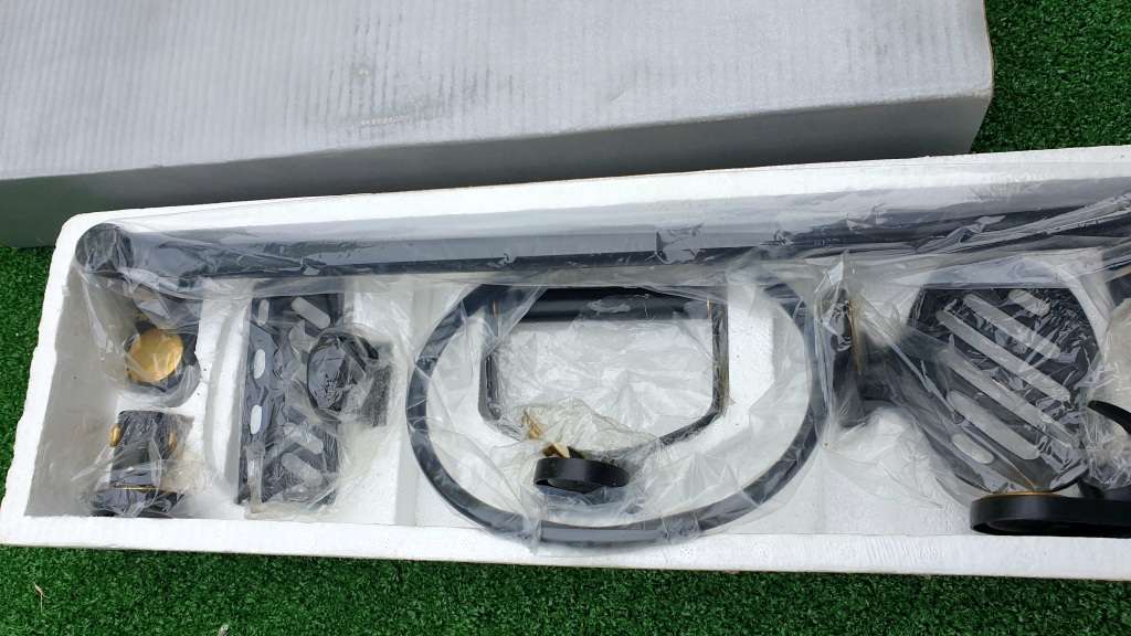 Luxury Bathroom Set. Soap Holder, Towel Rail & Holder (BID PER BOX!!!