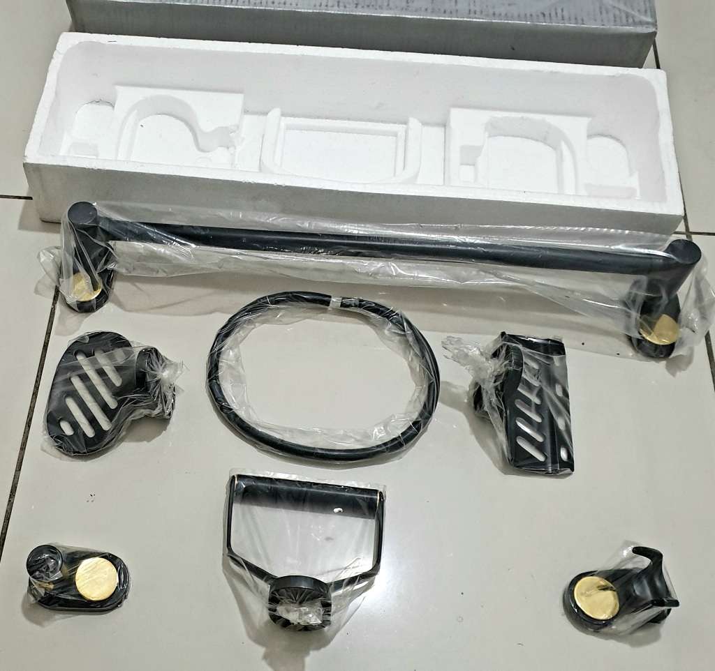 Luxury Bathroom Set. Soap Holder, Towel Rail & Holder (BID PER BOX!!!