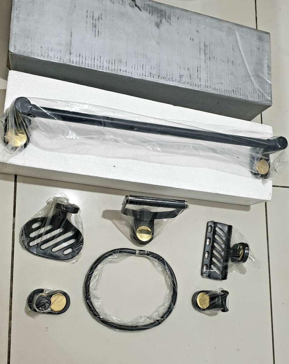 Luxury Bathroom Set. Soap Holder, Towel Rail & Holder (BID PER BOX!!!