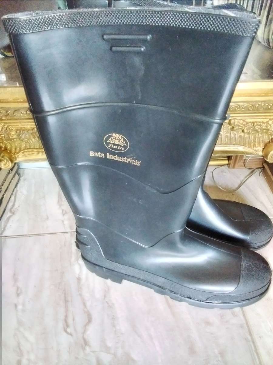 UNUSED BATA Gum Boots, Sizes 10 Only (BID PER PAIR)!!!