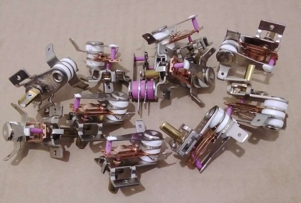 Bimetallic, 16A Adjustable 90 Degree Temperature Switch KTD-200  (BID PER PIECE)!!!