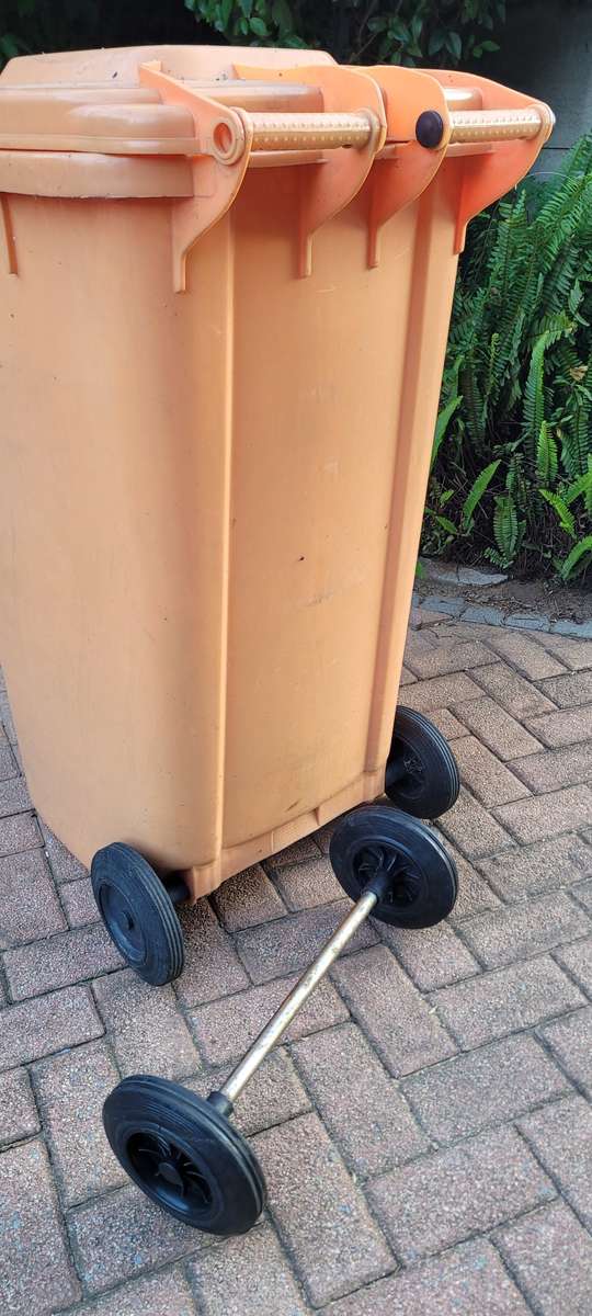 2x UNUSED Heavy Duty Dust Bin Detachable Wheels And Axle (Set)