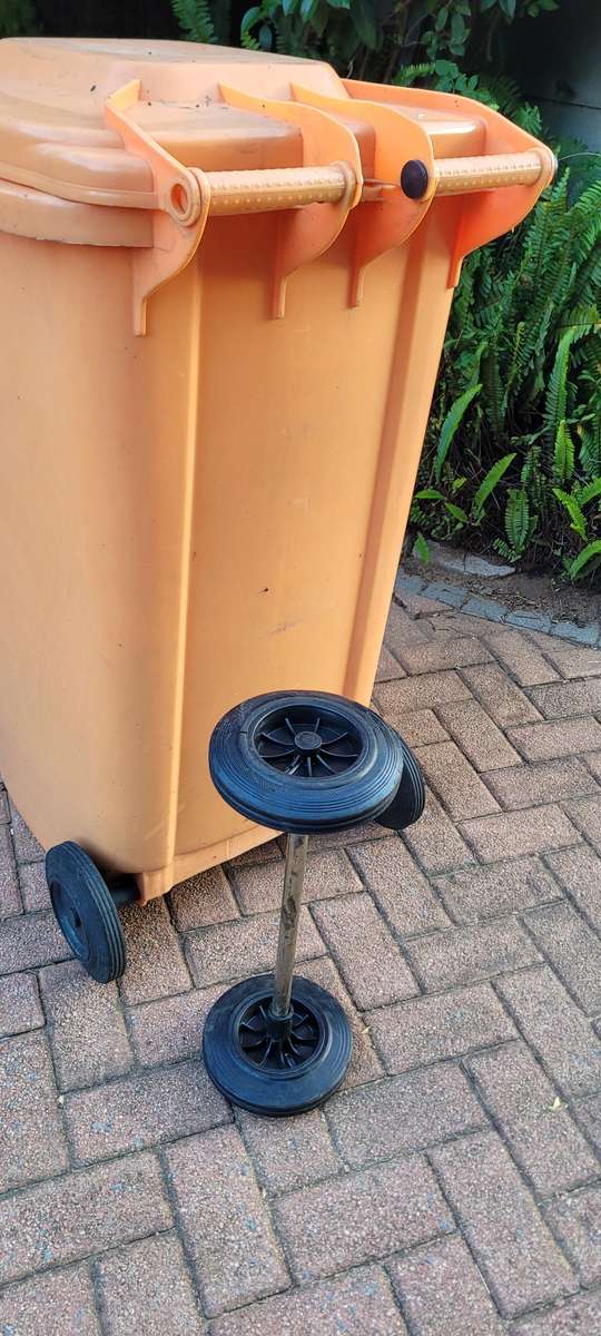 2x UNUSED Heavy Duty Dust Bin Detachable Wheels And Axle (Set)