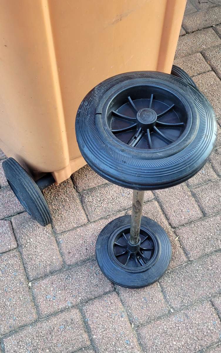 2x UNUSED Heavy Duty Dust Bin Detachable Wheels And Axle (Set)