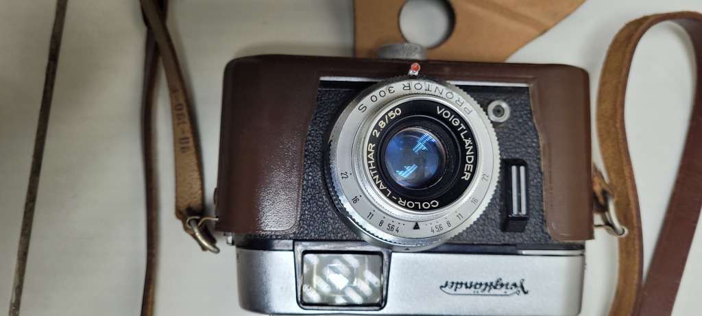 Old VOICTLANDER Camera With Original Leather Case & Strap (Seems to be Working)