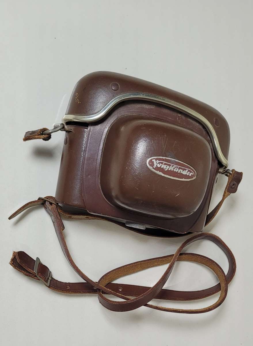 Old VOICTLANDER Camera With Original Leather Case & Strap (Seems to be Working)