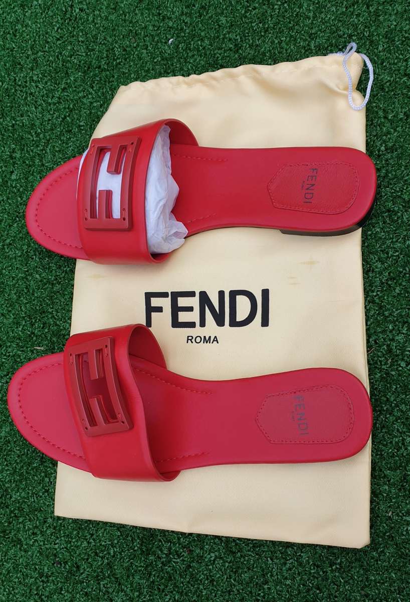 High-End Soft-Leather FENDI Italian Luxury Ladies Slip Sandals. Size SA 3 / (35 (UK) (NO BOX)