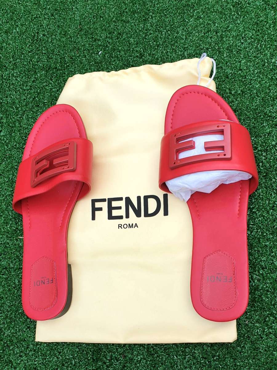 High-End Soft-Leather FENDI Italian Luxury Ladies Slip Sandals. Size SA 3 / (35 (UK) (NO BOX)