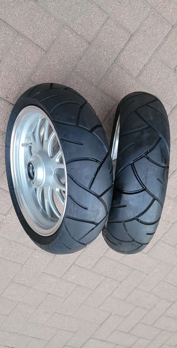 ALMOST NEW - 2x MICHELIN Pilot Sport Super Bike Rim, Tyre & Brake Disc 13/60-13  (Bid Per Lot)