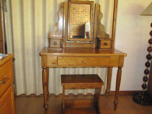 **Beautifull Dressing Table with Chair**